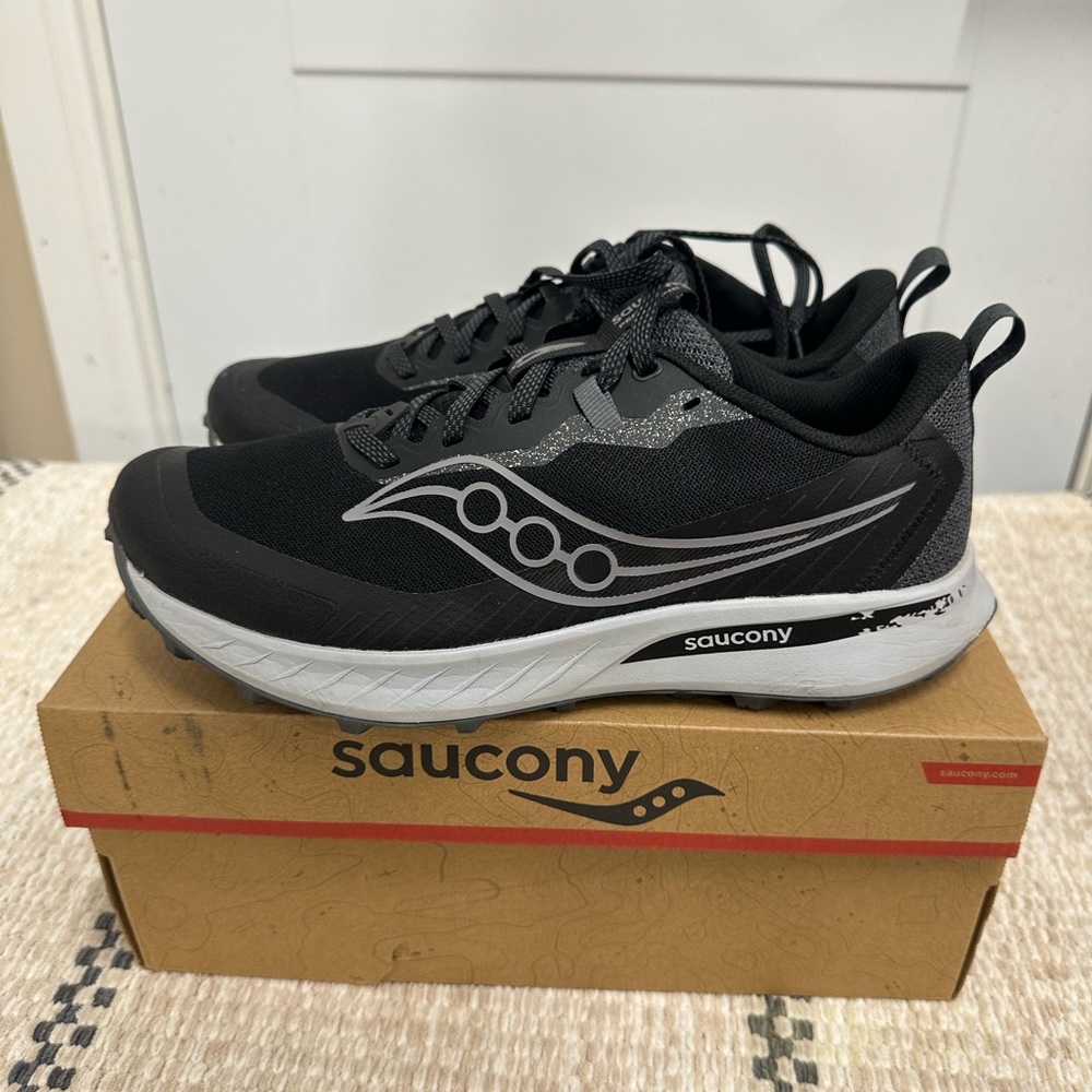 Saucony Peregrine 15 Trail-Running Shoes - Men's size 10